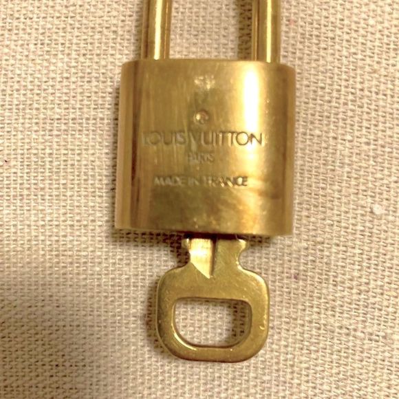 Louis Vuitton Lock & Key #314 on Market Chain Necklace. - Picture 4 of 5